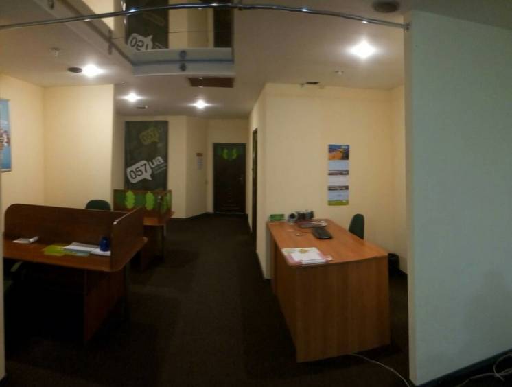 Сдам офис в центре рядом с метро в современном офисном здании 65 м.кв.