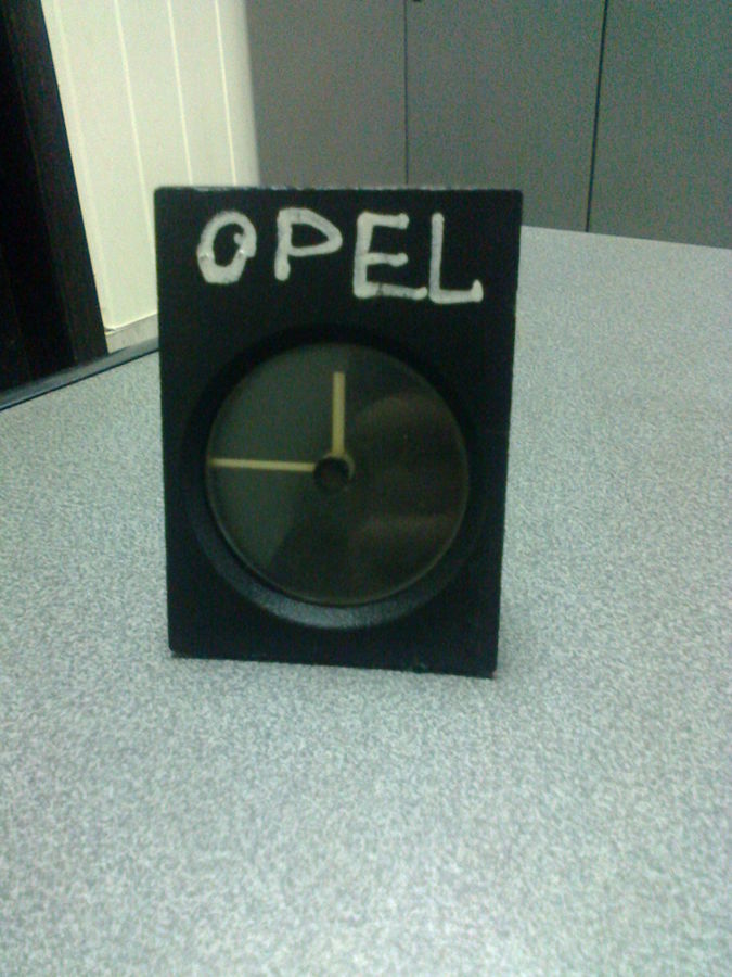 Часы на Opel Omega 90434070