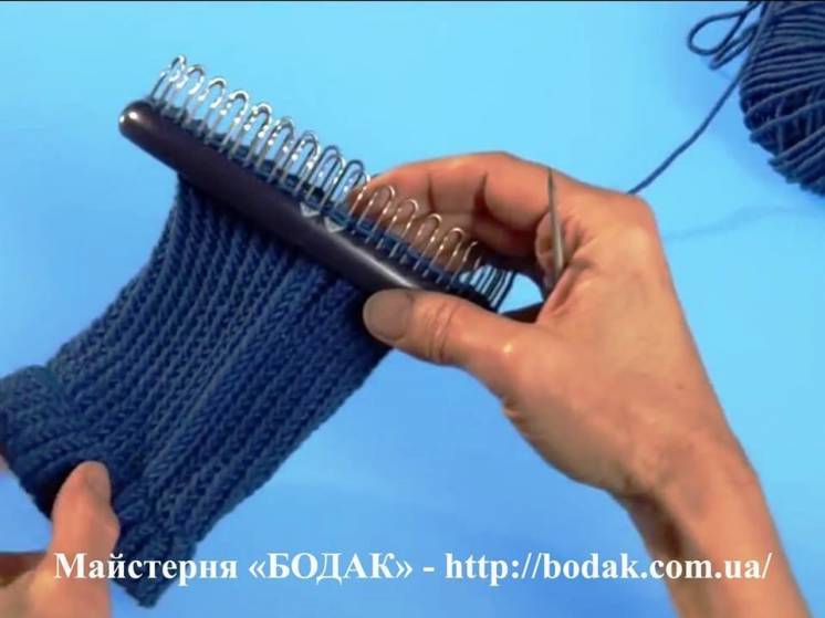 Пристрій для в'язання шкарпеток