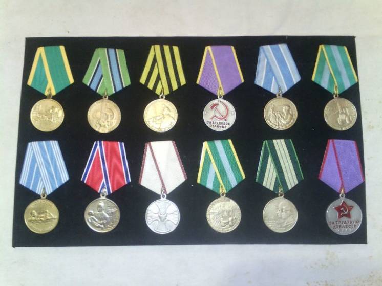 Продам коллекцию копий мирных трудовых медалей и медалей за подвиг
