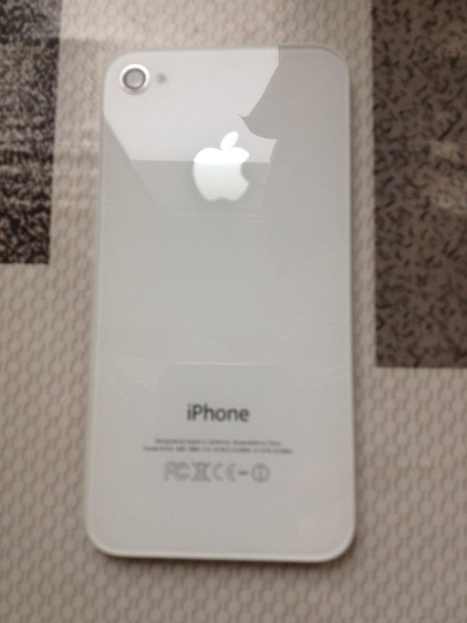 Задняя крышка для iPhone 4 или 4S продам