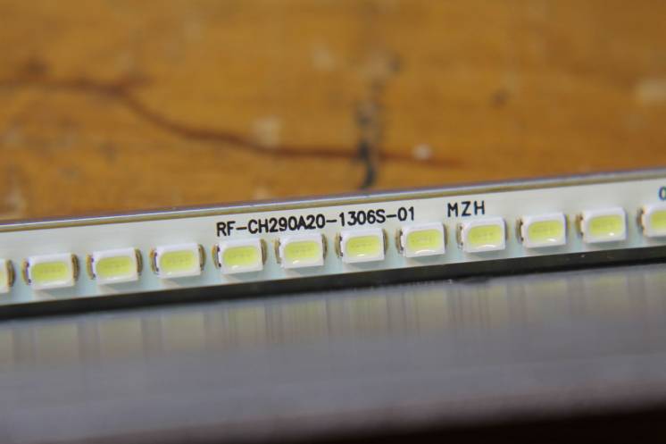 LED подсветка BRAVIS  rf-ch290a20-1306s-01