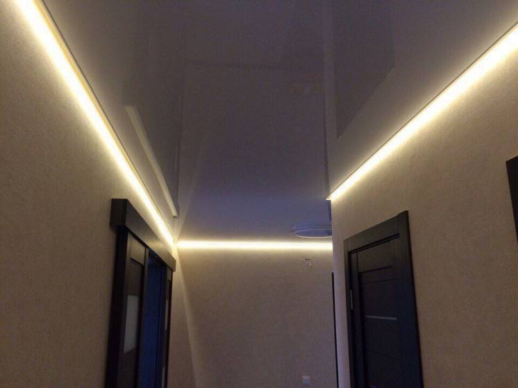 Натяжные потолки с LED