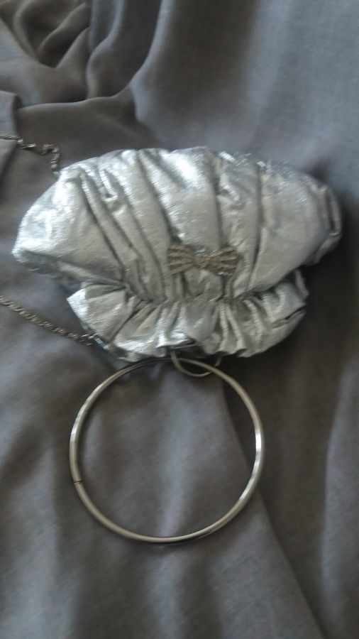 Продаю серебрянную сумочку из парчи произвосдтва Италии