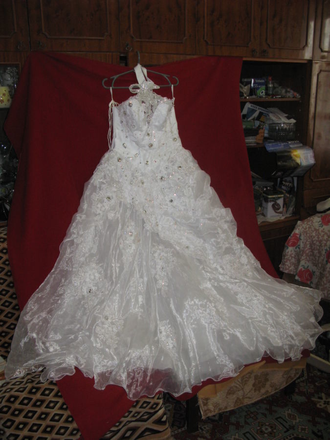 продам свадебные платья б/у р-ры от 8 - 12