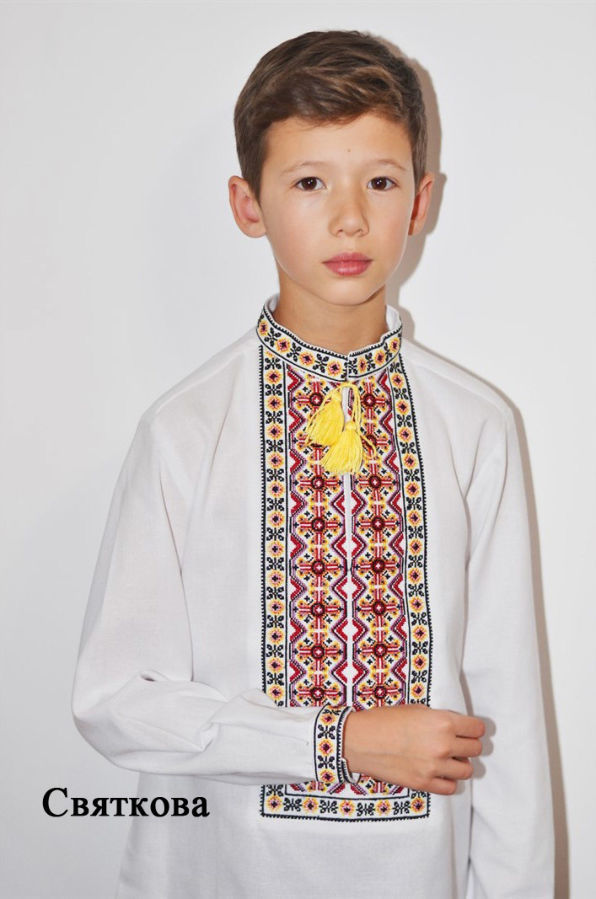 Яркая вышивка. Стильная украинская сорочка для мальчика.