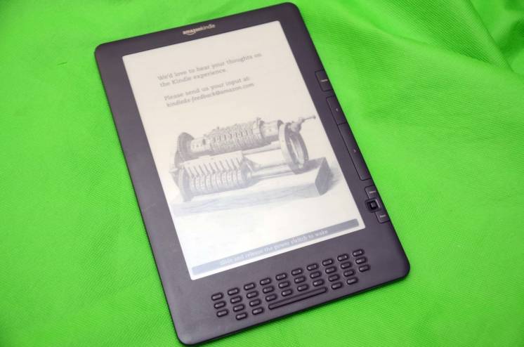 Электронная книга 9.7 Amazon Kindle DX 3G интернет FB2 + подсвет