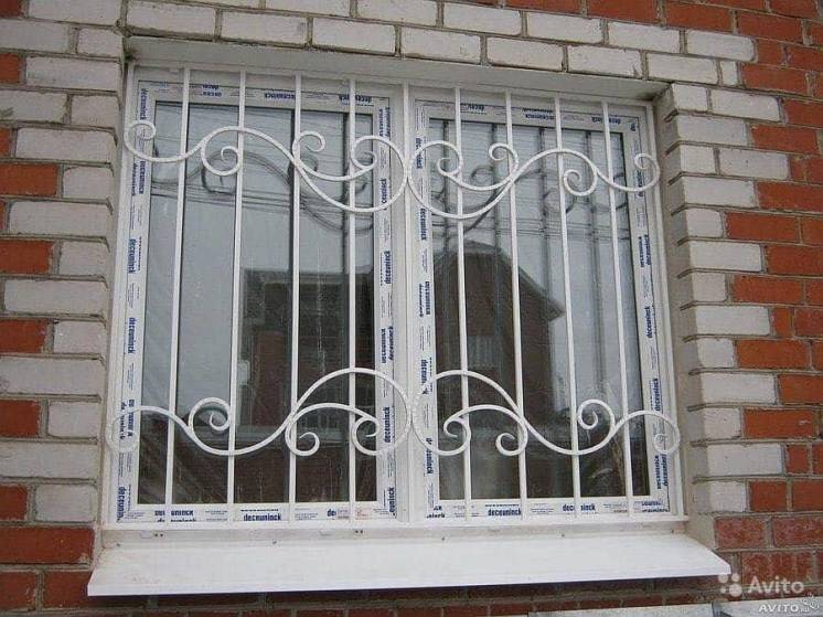 Кованые решетки на окна и двери