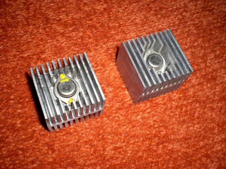 Радиаторы с электрофона Аккорд + транзисторы П216Б пара