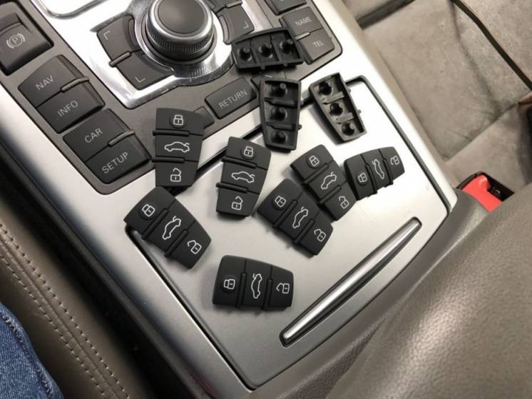 Кнопки в ключ Audi (резиновые кнопки) audi a6 c6 4f, audi q7, rs6, s6