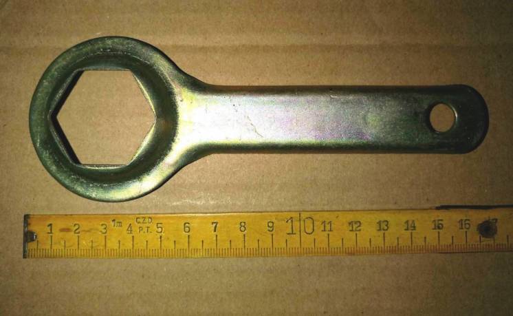 Ключ для масляного фильтра ВАЗ 2101-2107 (6 - гранный 32 мм.) пр.СССР.