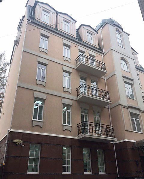 Офисное здание в Киеве с ремонтом продам.