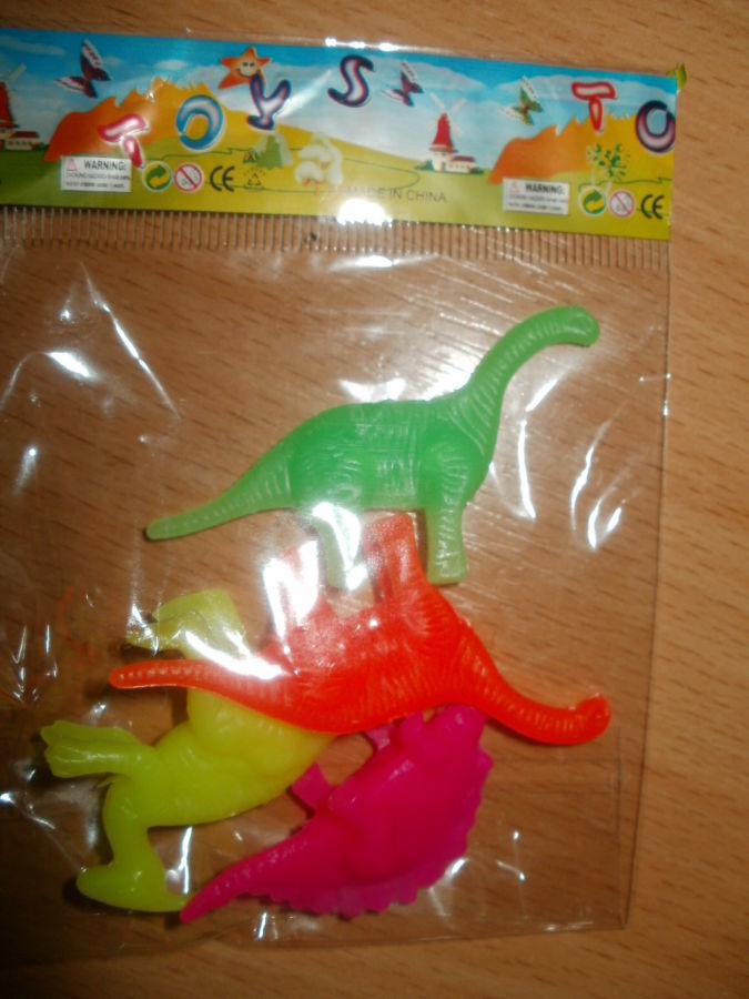 Набор  пластиковых   динозавриков   из 4 штук  в наборе