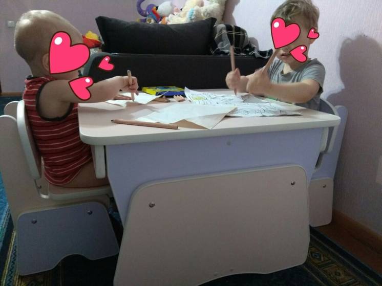 Столик и стульчики с регулировкой высоты для двоих малышей. Розовый.