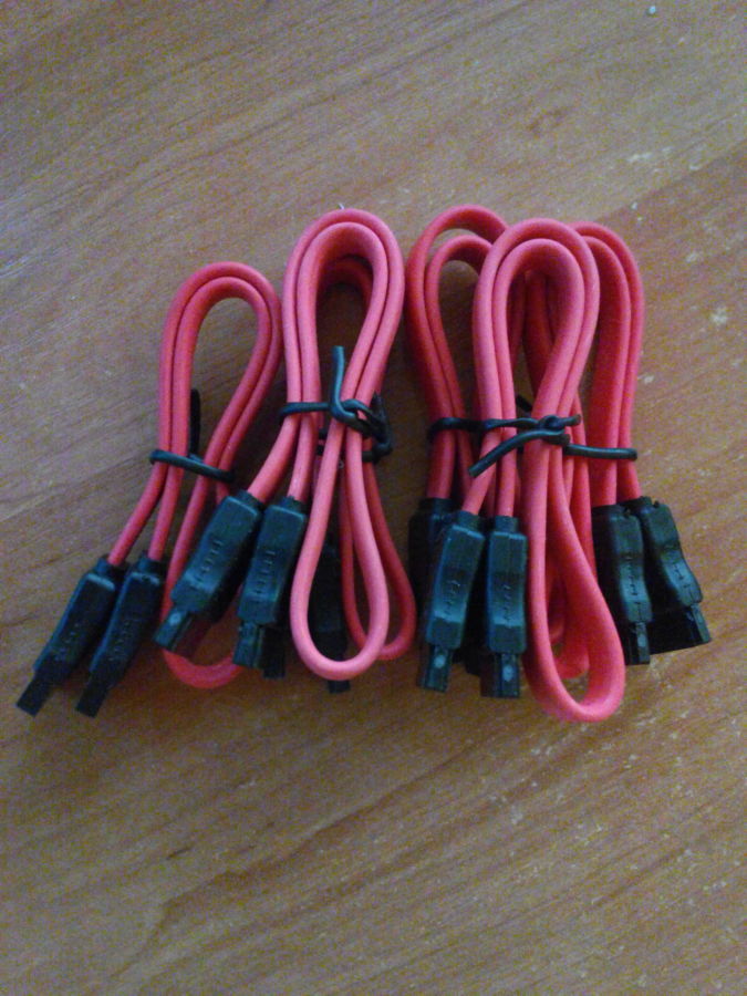 Короткий Sata кабель, красного цвета