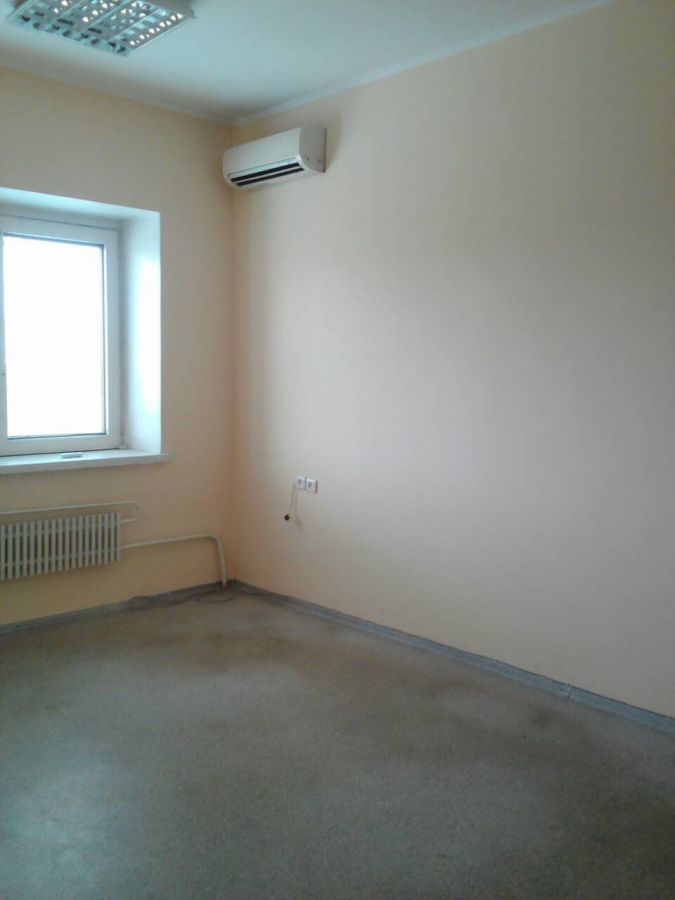 Недорого сдам уютный офис в центре. 36 м.кв. Две комнаты.