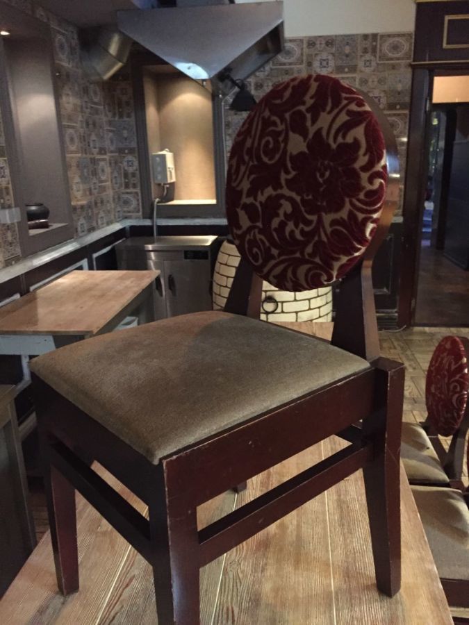 Продам стул б/у деревянный с мягким сидением, для кафе,бара,ресторана