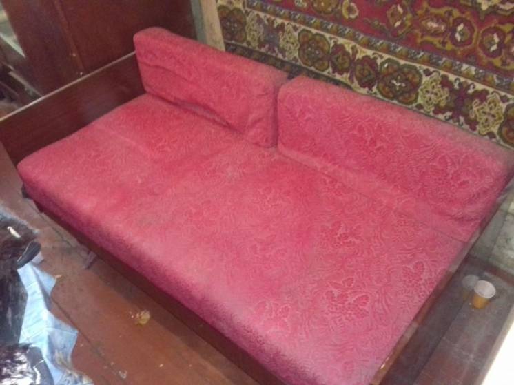 Срочно продам обычный простой хороший мягкий диван