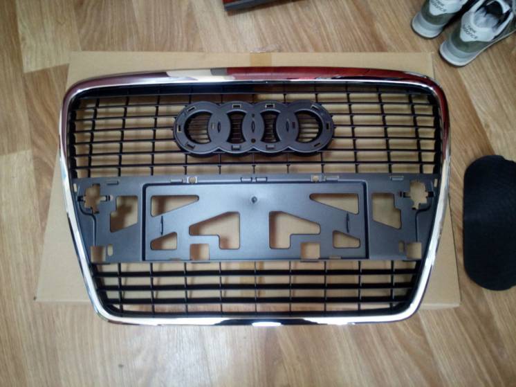 решётка радиатора  Audi A4