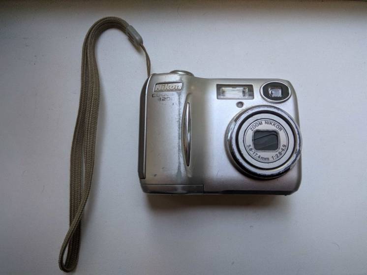 Цифровой фотоаппарат Nikon Coolpix 3200 (видоискатель)