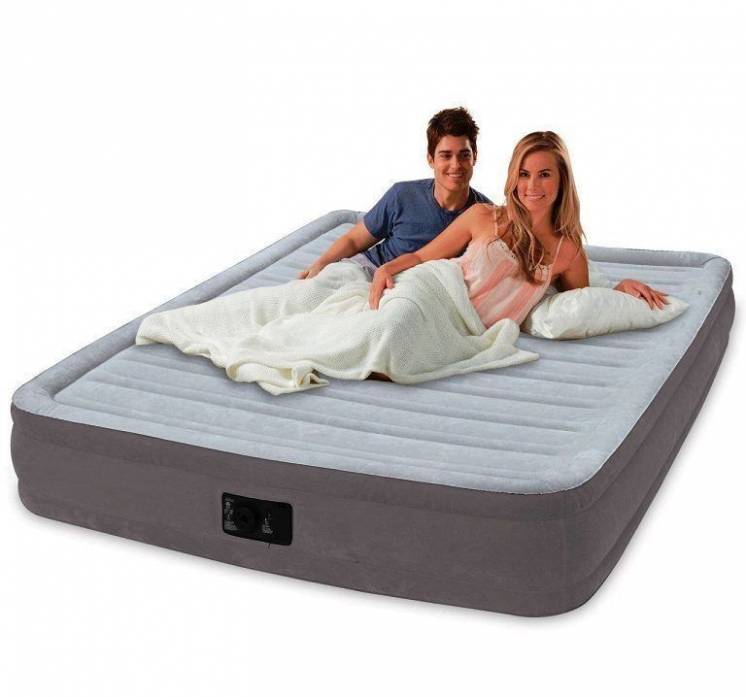 Двухспальная надувная мобильная кровать Intex 67768 со встроенным насо