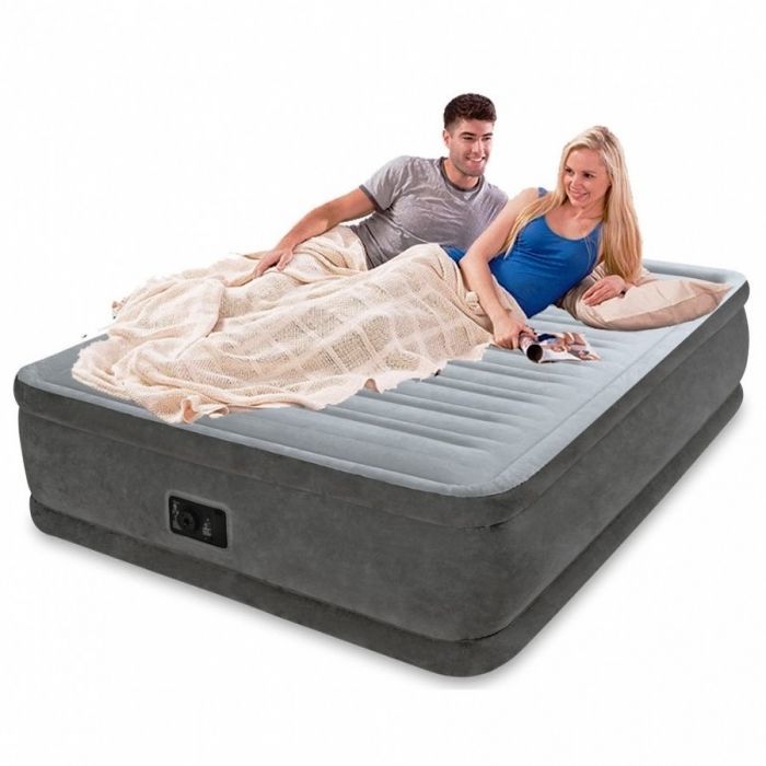 Двухспальная надувная мобильная кровать Intex 67770 со встроенным насо