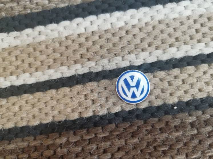 Наклейка знак VW для ключа