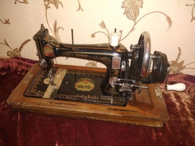 Антикварная швейная машинка Naumann (1870-1895)