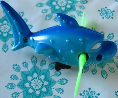 Игрушка заводная плавающая акула маленькая пластиковая