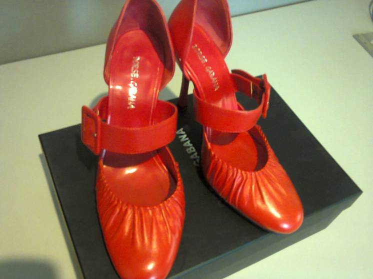 новые женские туфли-босоножки