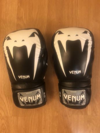 Продам перчатки боксёрские venum giant 3.0 boxing gloves, чёрно-белые