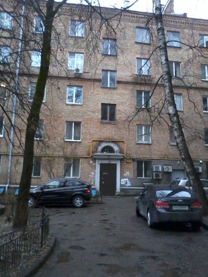 Хозяин продает комнату в коммунальной кв-ре. Киев, Соломенская площ.