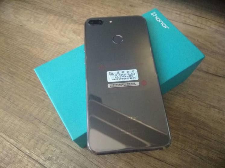 Смартфон Huawei Honor 9 Lite 3/32Гб серый, новый