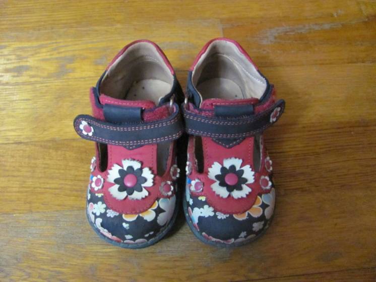 шкіряні турецькі дитячі туфлі для дівчинки у хорошому стані, розмір 20