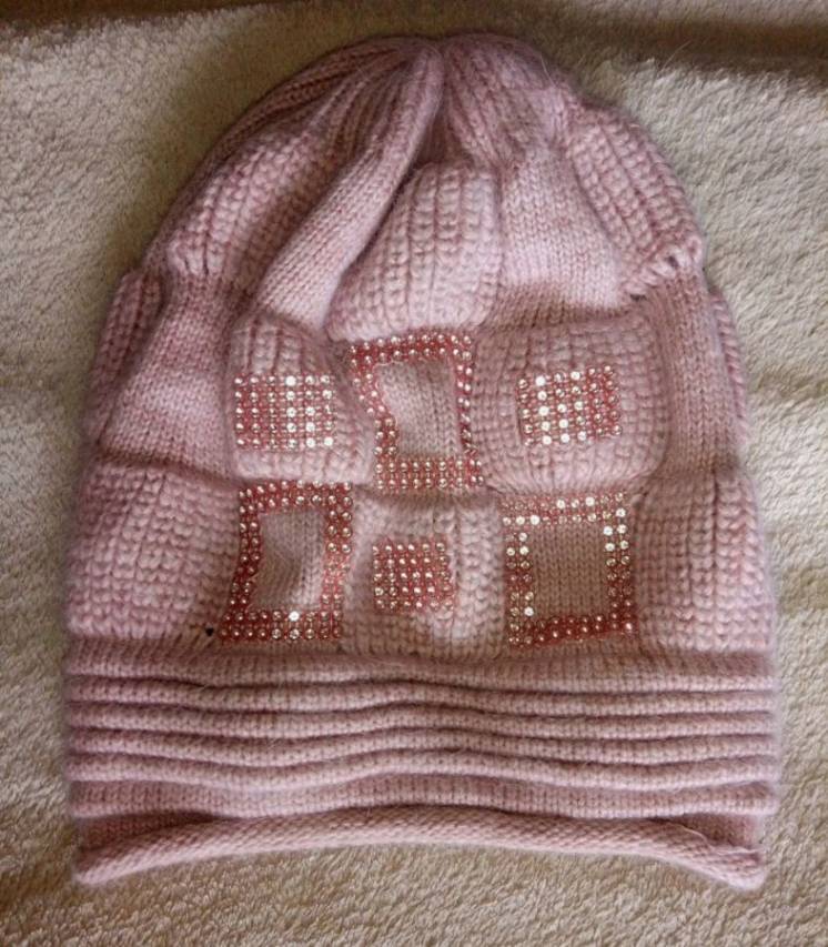 Зимняя теплая женская шапка розовая со стразами, р. 56-58