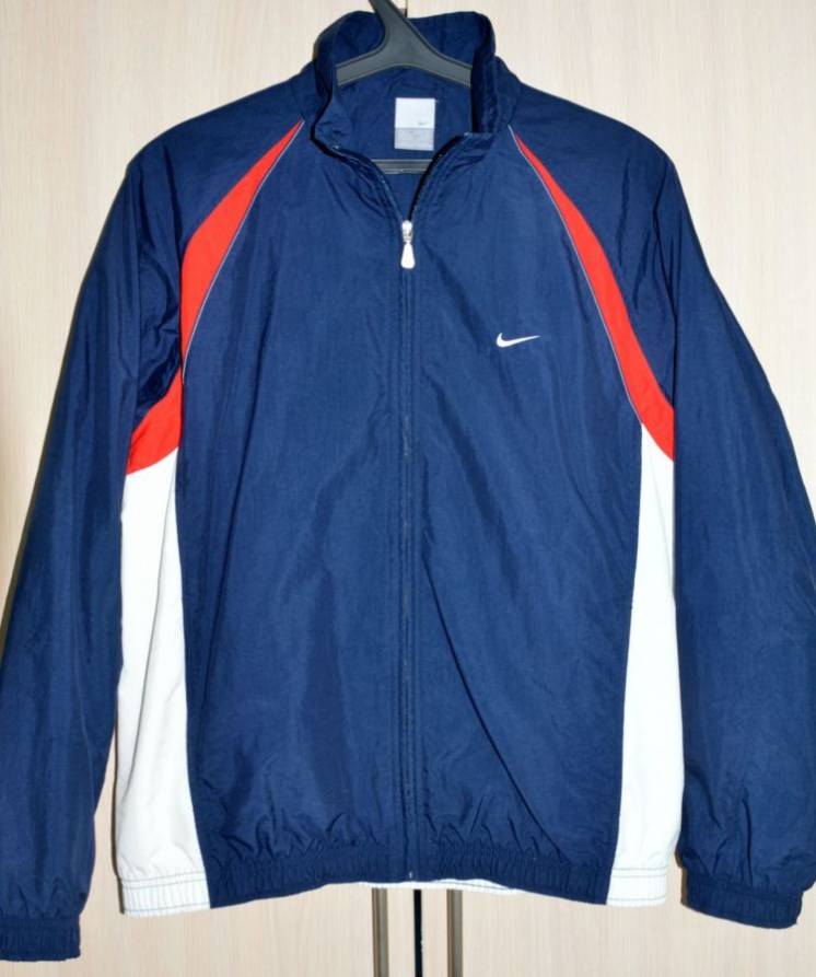 Куртка NIKE original спорт M б/у WE49
