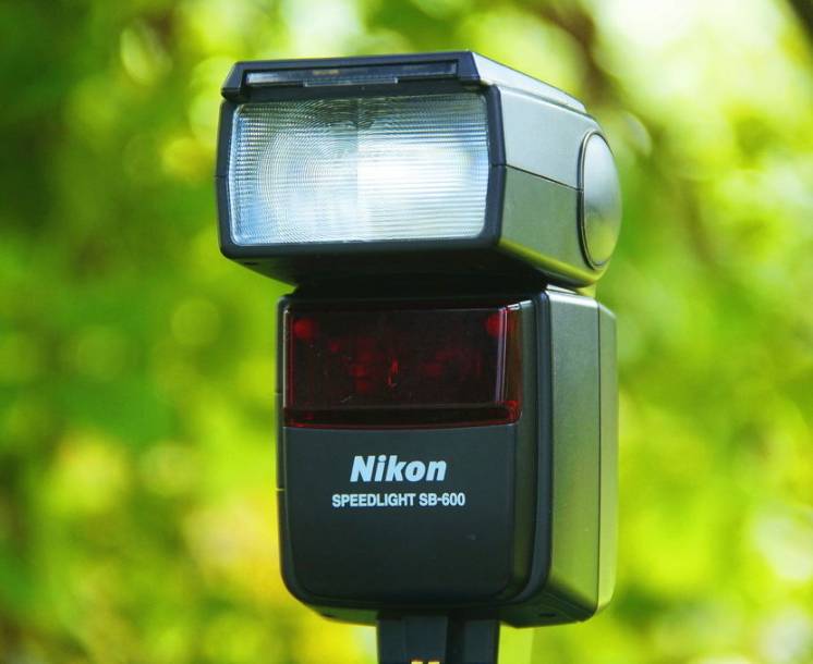Фотовспышка. Nikon Speedlight SB-600.