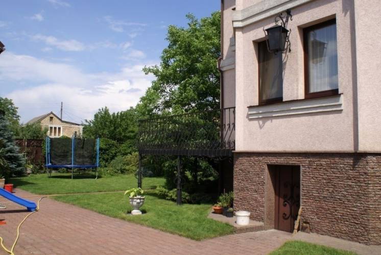 Дом на первой линии Днепра в Осокорках, 3 км от метро Славутич.
