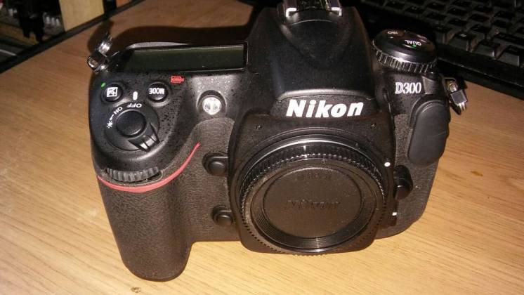 Фотокамера Nikon D300 body