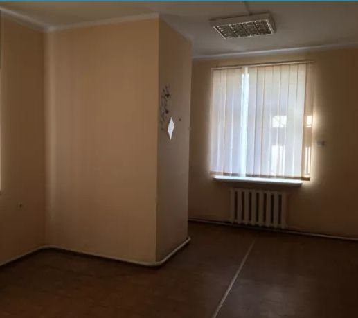 Недорого сдам под офис на Кропивницкого (90м), с рем. и парк.,4 каб.