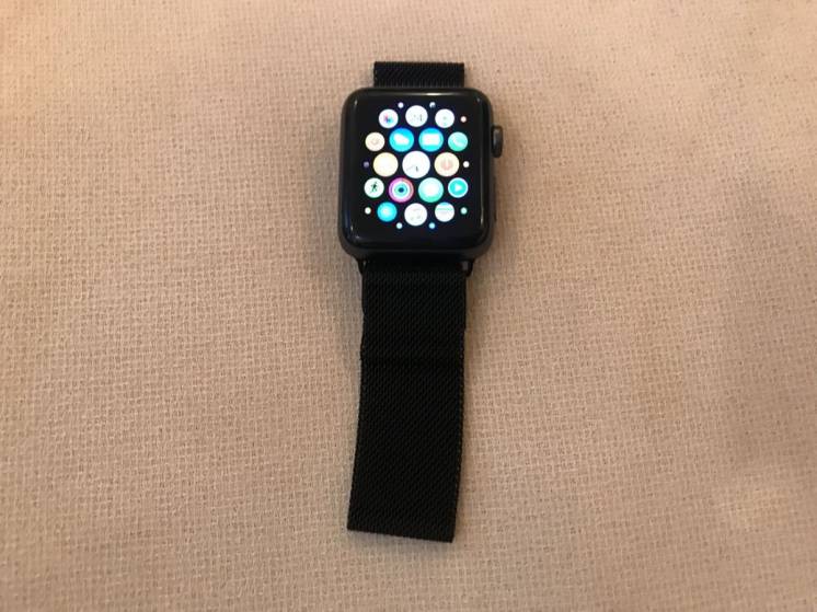 Apple Watch 2 42mm Black с Milanese Loop идеал