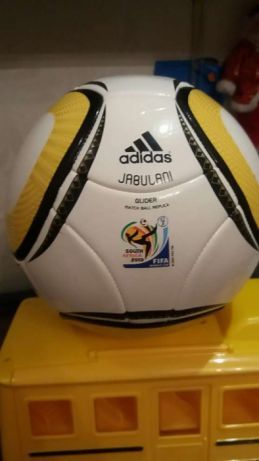 Мяч с автографом Lionel Messi и Diego Forlan