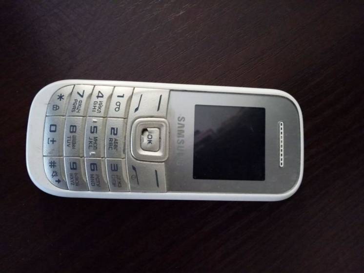 Телефон Samsung E1200