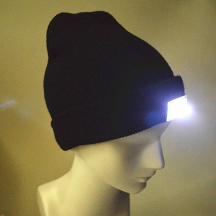 Продам шапку зимнюю, черного цвета, вязанную с 5 светодиодами