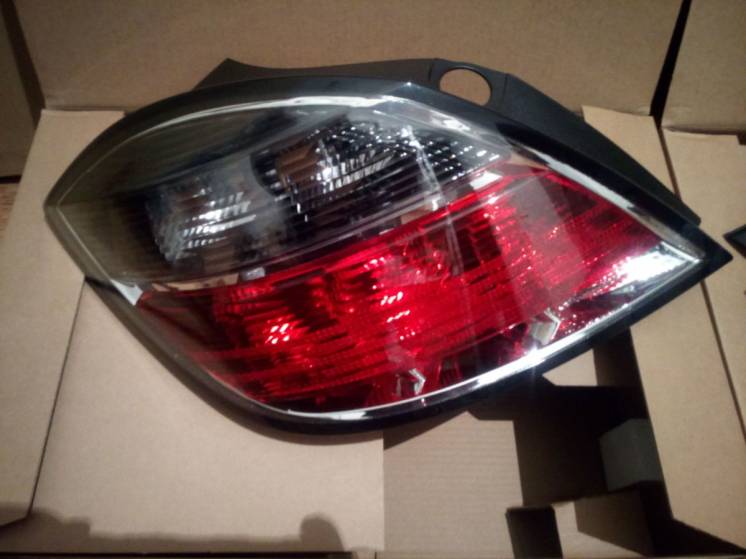 Новый фонарь задний для Opel Astra H