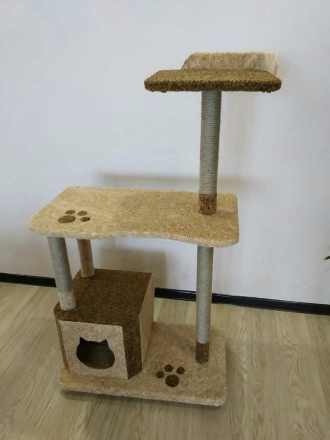 Игровой комплекс для кошки со столбиком для ухода за когтями