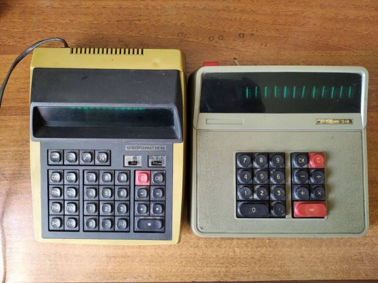 Калькулятор Электроника МК-44 и Искра - 210