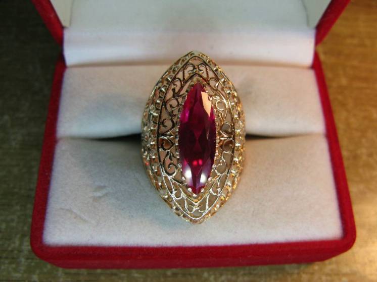 Женское золотое кольцо, перстень времён СССР ,583 проба