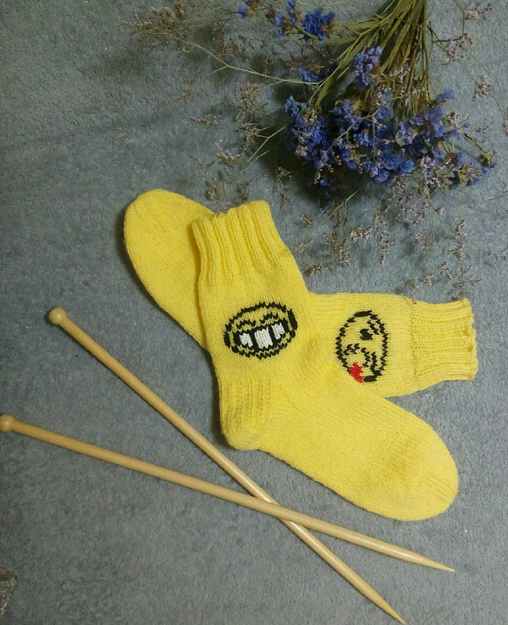Отличные теплые вязанные носки с вышивкой Эмоджи р 37-38