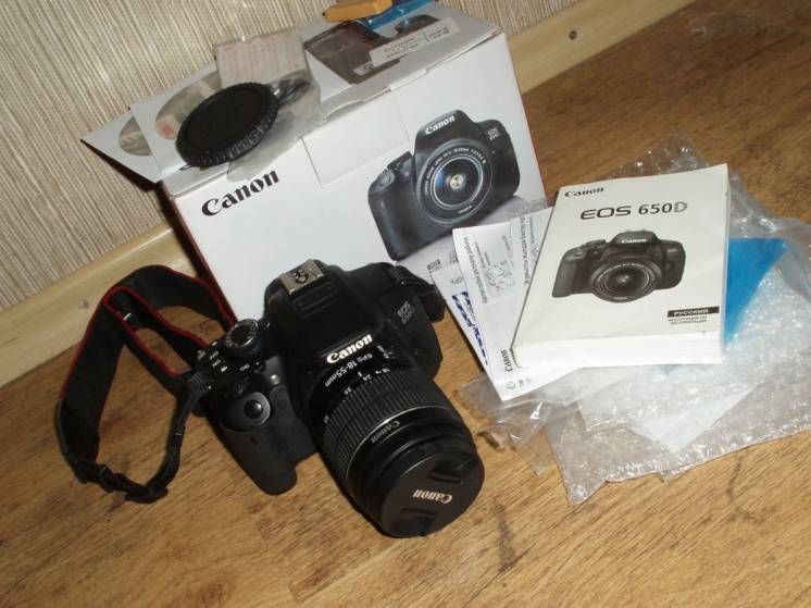 Canon 650D (CMOS 18МП) + EF-S 18-55 (III) зеркальный фотоаппарат